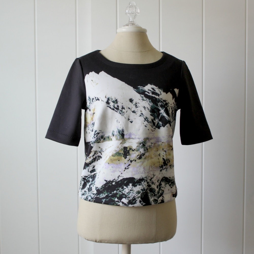 NWT Kiind Of Modern Scuba Print 1/2 Sleeve Top S